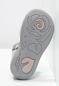 Mod8 GARANCE - Sandali - silver