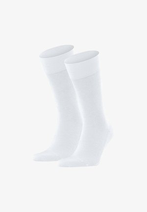 Paar schlichter weißer Kniestrümpfe mit Rippbündchen, aufrecht auf weißem Hintergrund dargestellt.