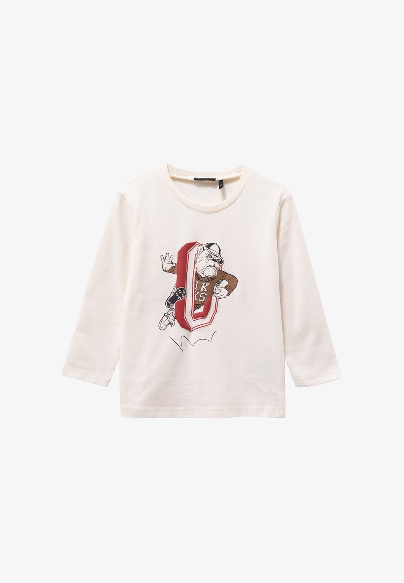 Crème katoenen langemouwen T-shirt met een grafische afbeelding van een bulldog die een pet draagt en een gamecontroller vasthoudt, met een gedurfde rode letter "O" als accent.