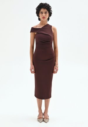 CON SCOLLO MONOSPALLA - Robe fourreau - chocolate