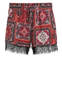 Shorts rouges à motif avec une taille à cordon et une bordure en dentelle noire le long de l'ourlet.