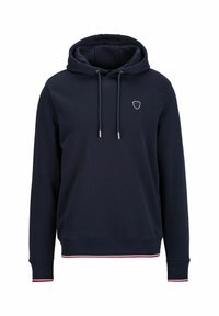 Marineblauwe hoodie van zachte stof met een trekkoordkap, ribgebreide manchetten en zoom, voorzien van een tri-kleur streepdetail. Klein schildlogo op de borst.