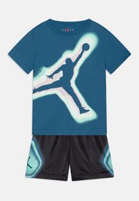 Jordan - AIR HEAT MAP UNISEX SET - Shorts - black Miniatuurafbeelding 1