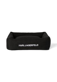 Must musta mustri pehmest kangast, ruudukujuline, tõstetud külgedega ja ühel küljel valge "KARL LAGERFELD" logo. Pehme, polsterdatud sisemus.