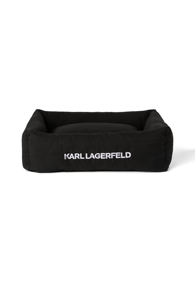 Must musta mustri pehmest kangast, ruudukujuline, tõstetud külgedega ja ühel küljel valge "KARL LAGERFELD" logo. Pehme, polsterdatud sisemus.