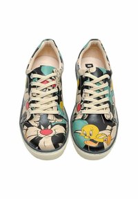 Schwarze und beige Sneaker mit einem Cartoon-Druck, der Sylvester und Tweety zeigt, runde Zehenform, textiler Obermaterial und cremefarbene Schnürsenkel.