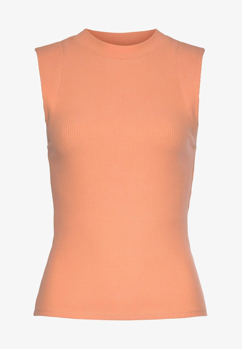 Bezramenný ribbed top v jemné broskvové barvě s vysokým výstřihem a přiléhavým střihem, s hladkou texturou a bez viditelných švů.