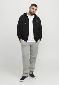 Jack & Jones PLUS SIZE GEDRUCKT - Sweatjakke - black