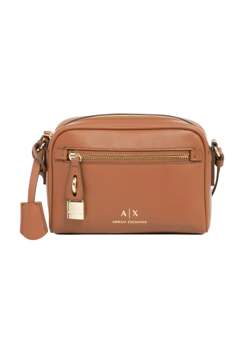 Borsa a tracolla in pelle color cuoio con hardware dorato, due comparti con zip e un logo. Presenta una tracolla removibile e una texture liscia.