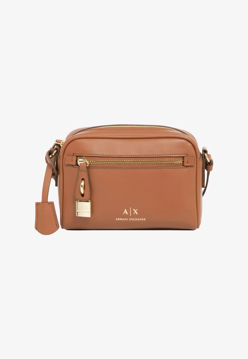 Borsa a tracolla in pelle color cuoio con hardware dorato, due comparti con zip e un logo. Presenta una tracolla removibile e una texture liscia.