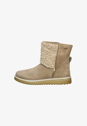 Bottines en suédine beige avec un accent en peluche beige en haut, semelle en caoutchouc et tirant au dos pour un enfilage facile. Design plat sans lacets.
