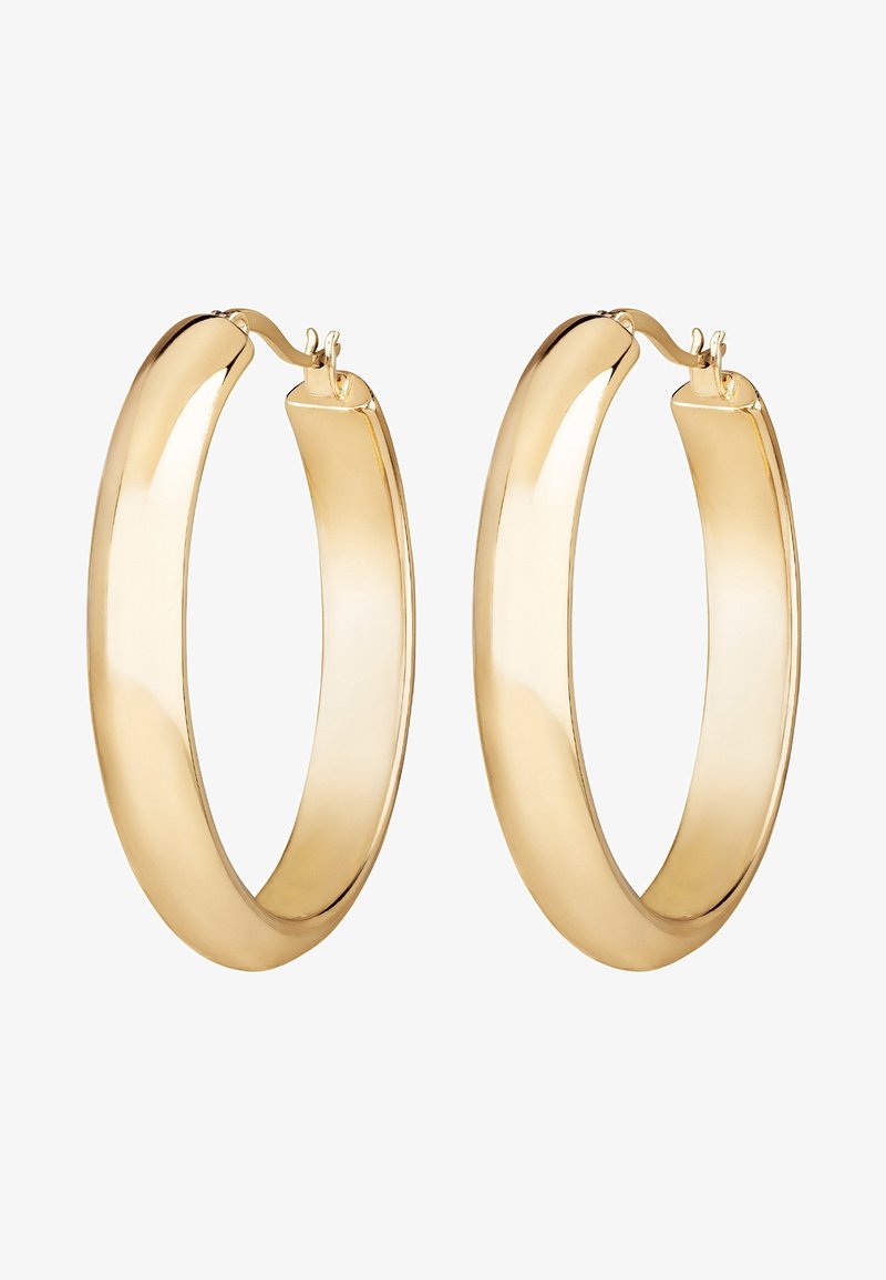 Paire de grosses boucles d'oreilles anneaux en or poli avec bords arrondis et fermoirs à charnière sur fond blanc.