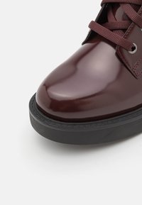 DKNY Stivaletti con plateau - bordeaux