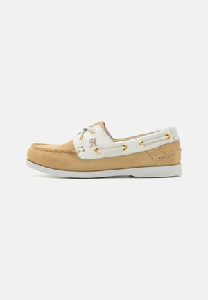 Boat shoes - harvest wheat