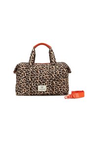 Leopardenmuster-Stofftasche mit orangefarbenen Akzenten, doppelten Griffen und abnehmbarem Tragegurt. Mit einem Logoschild auf der Vorderseite und einem gesteppten Design.