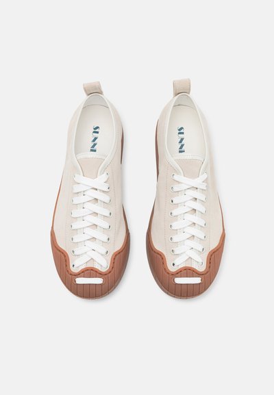 Sunnei ISI UNISEX - Baskets basses - off white