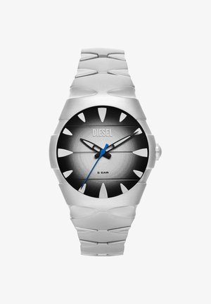 Silberne Diesel-Armbanduhr mit schwarzem Farbverlauf-Zifferblatt, weißen Stundenmarkierungen, blauem Sekundenzeiger und 5 BAR Wasserdichtigkeitskennzeichnung.