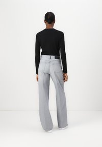 Calvin Klein WIDE - Džinsi ar platām starām - denim grey