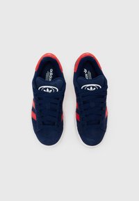 adidas Originals CAMPUS 00S UNISEX - Sportcipő - indigo/scarlet/white