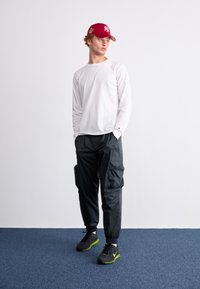 Não selecionado, black/cyber/anthracite