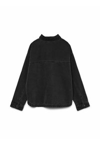 Crna traper jakna s ovratnikom, dugim rukavima i zakrivljenim rubom. Ima vidljive šavove i manžete s gumbima. Prikaz stražnjeg dijela.