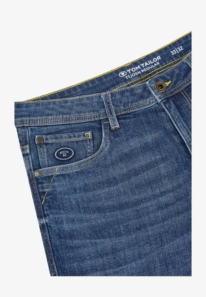 Denim jeans in medium blue with a regular fit. Features a front pocket, contrasting yellow stitching, and a branded waistband label.