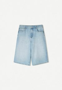 Světlé modré džínové bermudy s volným střihem, standardním pasem, zapínáním na knoflík a jemným vyblednutím. Ploché přední díly s kapsami.