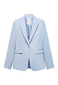 Blazer bleu clair à un bouton avec revers crantés, poches à rabat et une poche poitrine passepoilée, présenté de face sur fond blanc.
