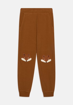 Brune strikkede bukser med ribkanter og to rævehovedpatches på knæene, med sidelommer og elastisk taljebånd.