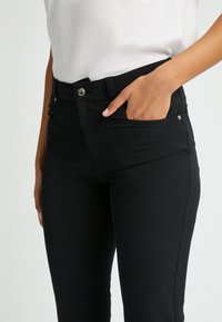 Röhnisch Pantalón 3/4 de deporte - black