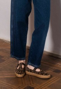 BALAGAN Baleríny s páskem - pattern velvet