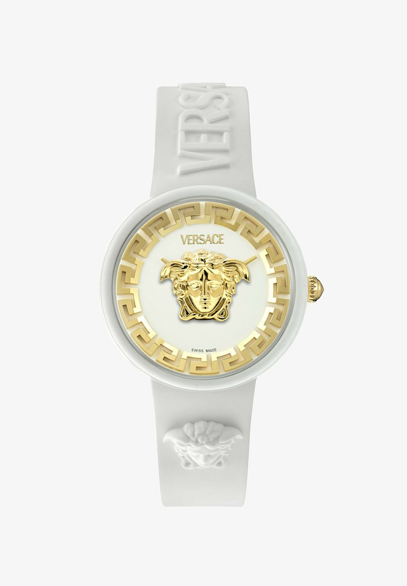 Valge silikoonist käekell, millel on kuldne Medusa embleem, kuldne geomeetriline raamis ja "VERSACE" tekst, ning reljeefne aksent rihmal.