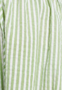 CALLI EVIE - Blusenkleid - sage stripe