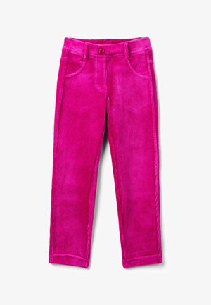 Jasnoróżowe spodnie z korduroju dla dzieci z guzikiem z przodu, pętelkami na pasek i dwoma bocznymi kieszeniami, ułożone na płaskiej białej powierzchni.