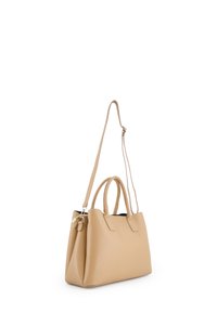Beige leren handtas met dubbele handgrepen, afneembare schouderriem, gestructureerd ontwerp en subtiele textuurafwerking.