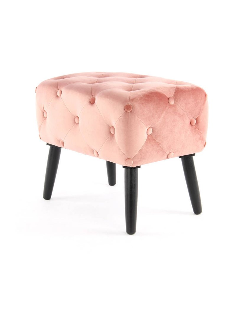 Ottomán rectangular de terciopelo rosa con capitoné, bordes redondeados y cuatro patas de madera negra sobre un fondo blanco.