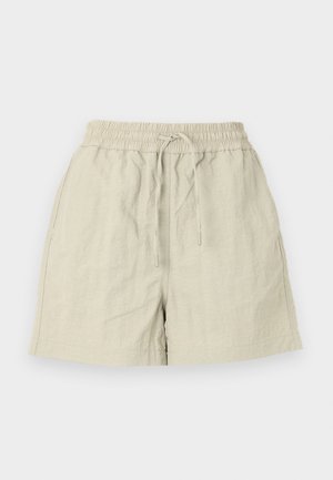 Jasno beżowe szorty wykonane z teksturowanej tkaniny, z elastycznym paskiem w talii i sznurkiem do regulacji, z bocznymi kieszeniami i luźnym krojem.