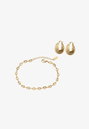 Schmuckset in Goldoptik mit einem Gliederarmband aus ovalen Gliedern und passenden Creolen mit geschichteten, geschwungenen Designs.