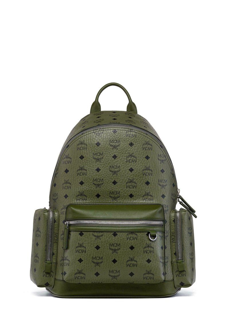 Zaino in pelle verde con modelli a logo nero in rilievo, forma rotonda, scomparto principale con zip, tasca frontale con zip e maniglia superiore.