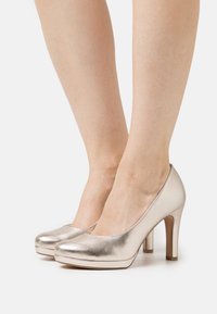 Tamaris Plateaupumps - light gold