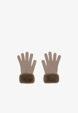 Paar beige Strickhandschuhe mit braunen Pelzmanschetten, flach und offen auf weißem Hintergrund gelegt.