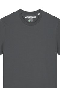Graues Kurzarm-T-Shirt aus weichem, leichtem Stoff. Verfügt über einen Rundhalsausschnitt und hat ein minimales Design mit Pflegeetikett innen.