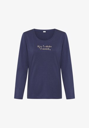 Marineblauw langärmelig shirt met ronde hals en beige tekst met de tekst ""life is a collection of moments"" op de borst.