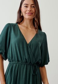 TUSSAH BECKY MIDI - Dnevna obleka - emerald