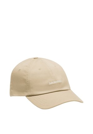 Cappellino da baseball beige con visiera curva e piccolo logo bianco "lululemon" sulla parte frontale.