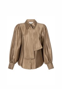 Bruine satijnen blouse met een kraag, geplooide mouwen en een voorkant met een drape. Heeft een knoopsluiting en manchetmanchetten. Soepele textuur.