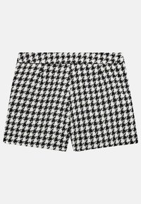 Pantaloni corti a scacchi in bianco e nero con vita aderente e orlo dritto, caratterizzati da un classico motivo pied de poule.