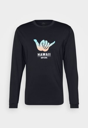 Fekete, hosszú ujjú póló sima anyagból, világoskék és narancssárga grafikával, amely egy kézmozdulatot ábrázol, felirattal: "HAWAII RIP CURL."