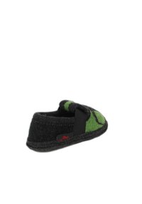 Wollen vilten slipper met een donkergrijze basis en groene accenten. Heeft een klittenbandsluiting voor een veilige pasvorm en een textuur oppervlak voor comfort.