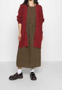 Selected Femme Petite Strickjacke - red